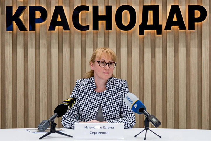 Елена Ильченко рассказала журналистам, что в школы Краснодара в этом году пошло более 206 тыс. учеников, что на две тысячи больше, чем годом ранее